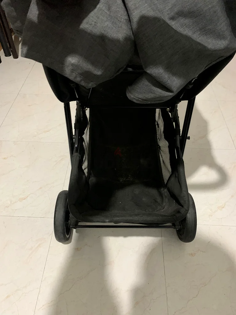 عربة أطفال عالية الجودة بحالة ممتازة!63226785602945112
