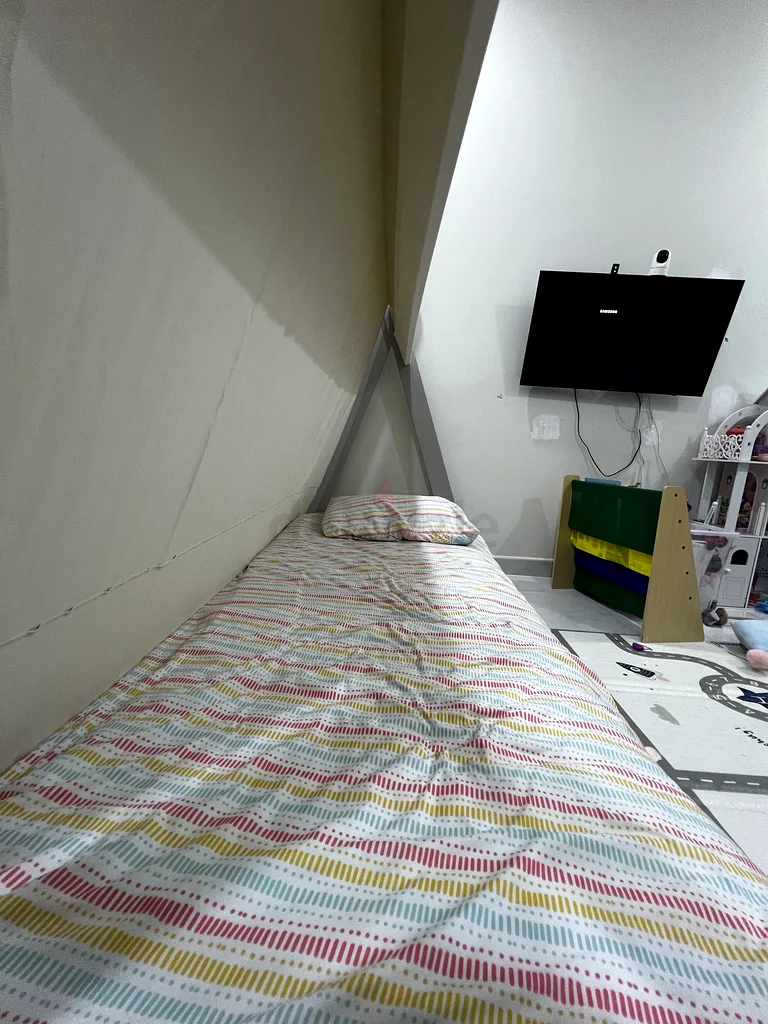 Stylish Kids Bed with Canopy - Perfect for Your Little One!62867839611905112