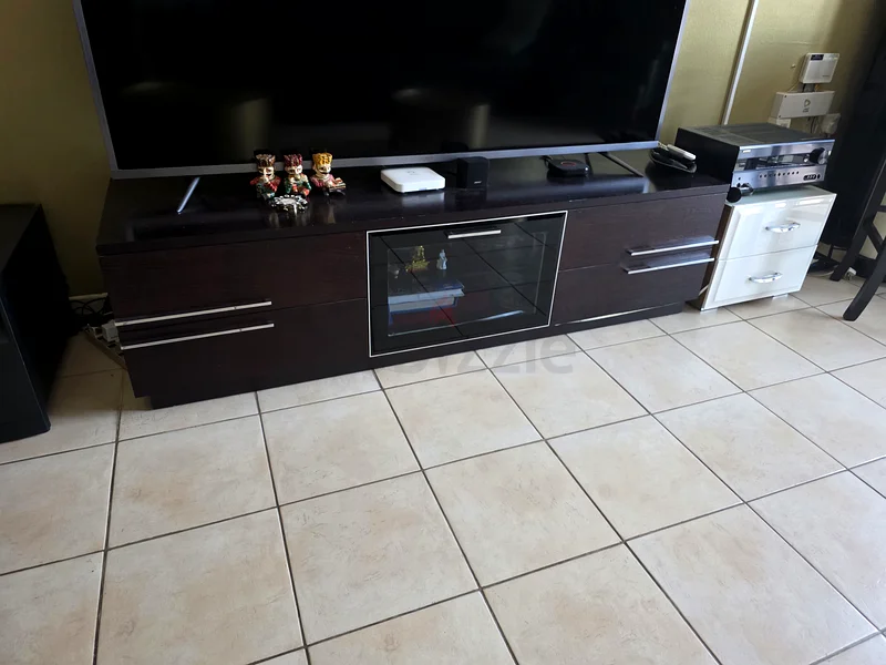 Entertainment Table62863818921218111