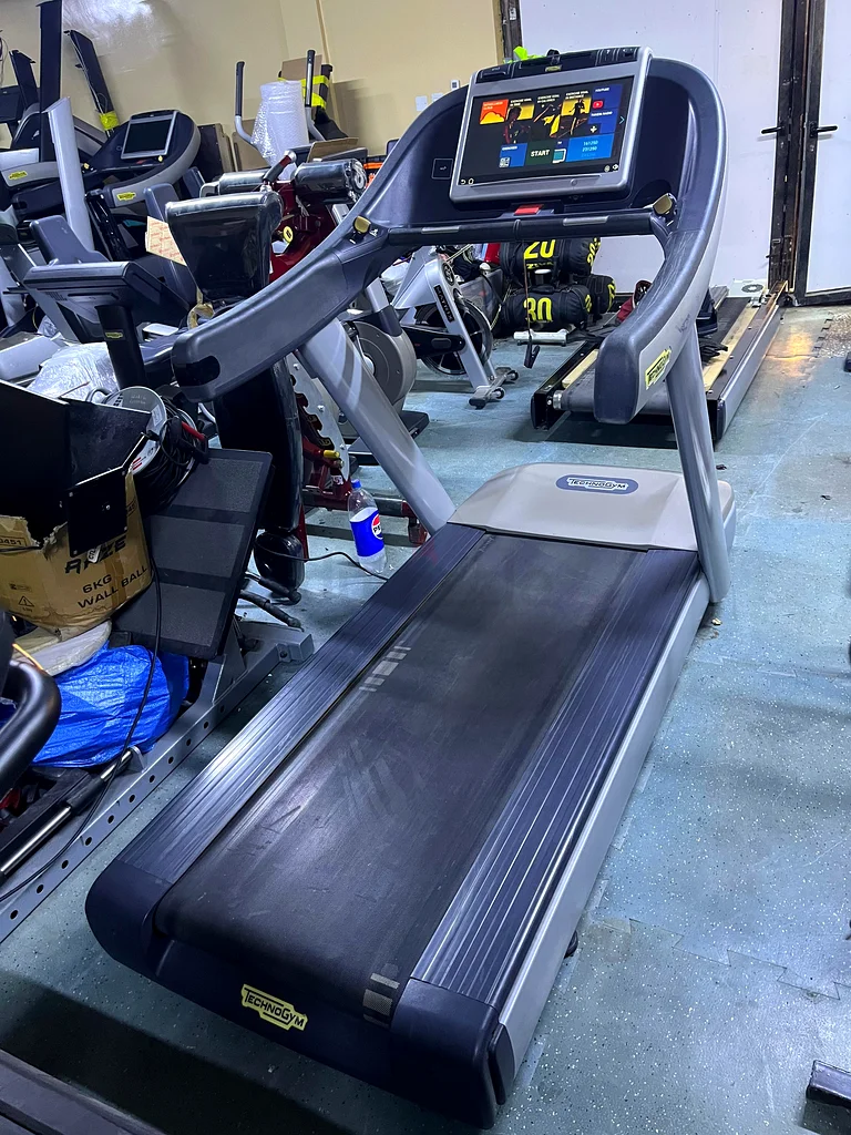 جهاز تدريب على الجري Technogym Excite Run 700632650978883861116
