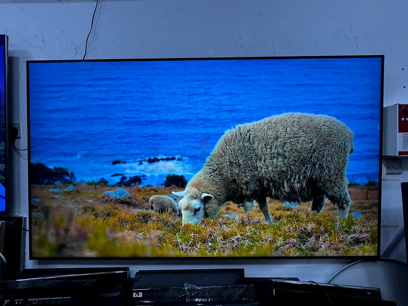 Stunning 85 inch samsung uhd 4k tv62932692601346113