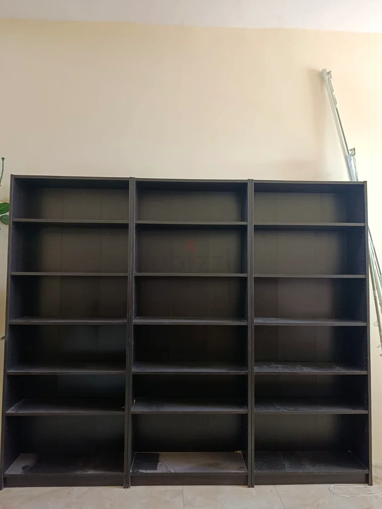 رفوف كتب سوداء للبيع العاجل63219344746627111