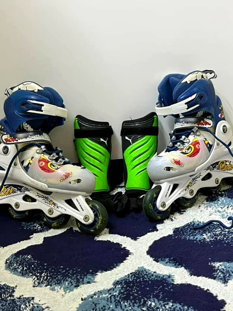 Wheel shoes in Great condition along with shin pads.63246246338562111