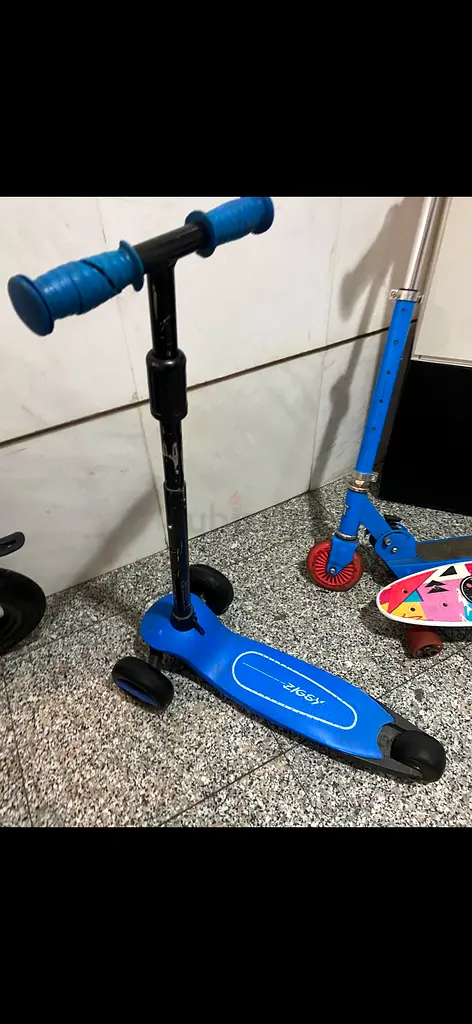 Blue Kids Scooter - Fun and Safe Ride!
