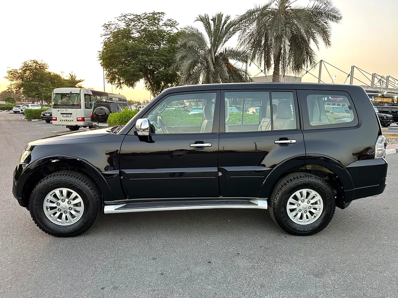 Mitsubishi Pajero GLS No Accident First Owner Model 2013 GCC Mid Options Good Condition63152749700481114