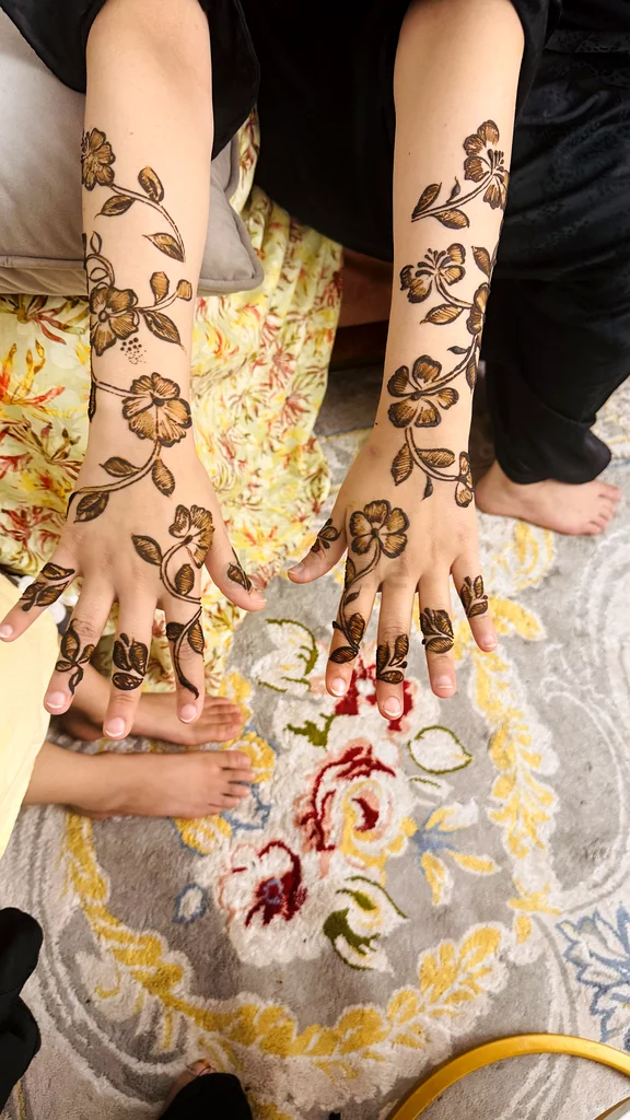 Henna Artist63221863432067111