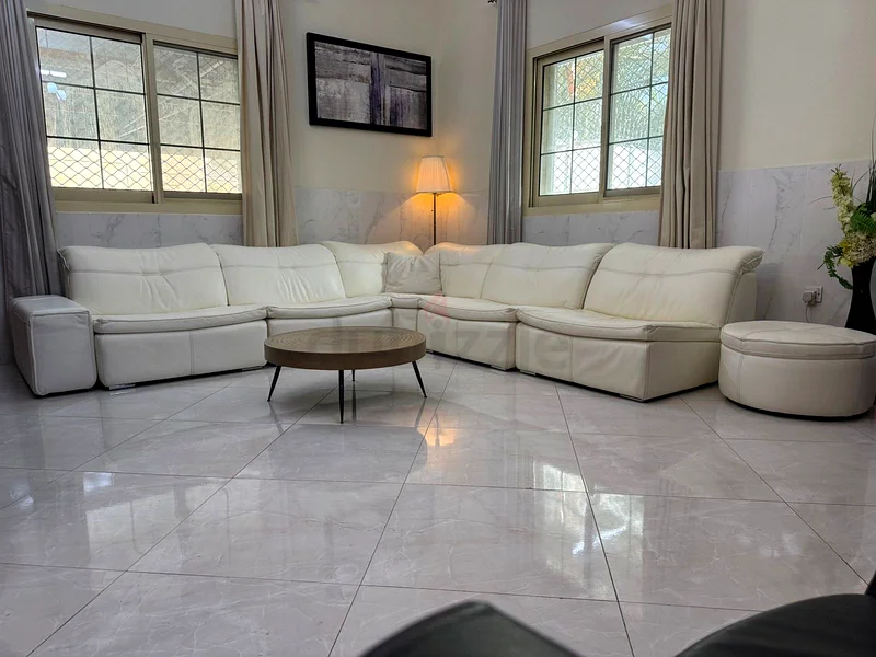 أريكة جلدية دومينو دوو عنصر مع مسند رأس قابل للإزالة حالة جيدة جدًا 325x300 سم من متجر جوتييه632651055760671122
