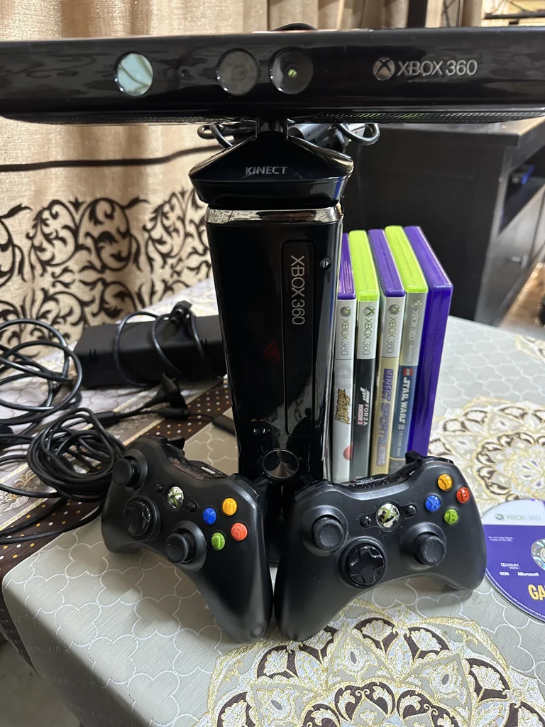Xbox 360 250 gb+2 controllers+2 charging cable+kinect+6 games+hdmi cable62931678697347112