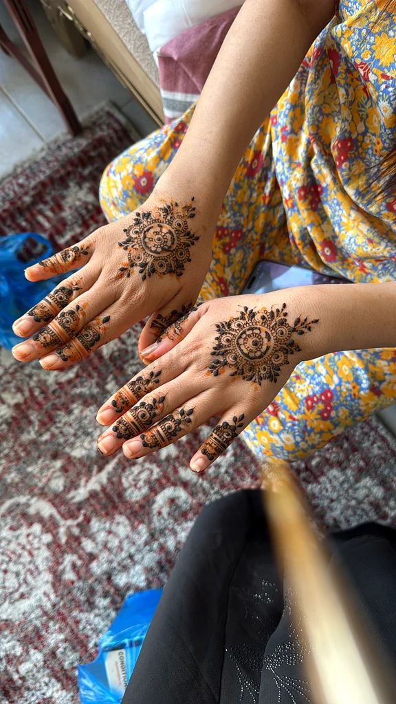 Henna Artist63221863432067113