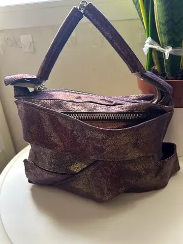 Authentic Fendi Glamorous Metallic Handbag - Perfect for Any Occasion