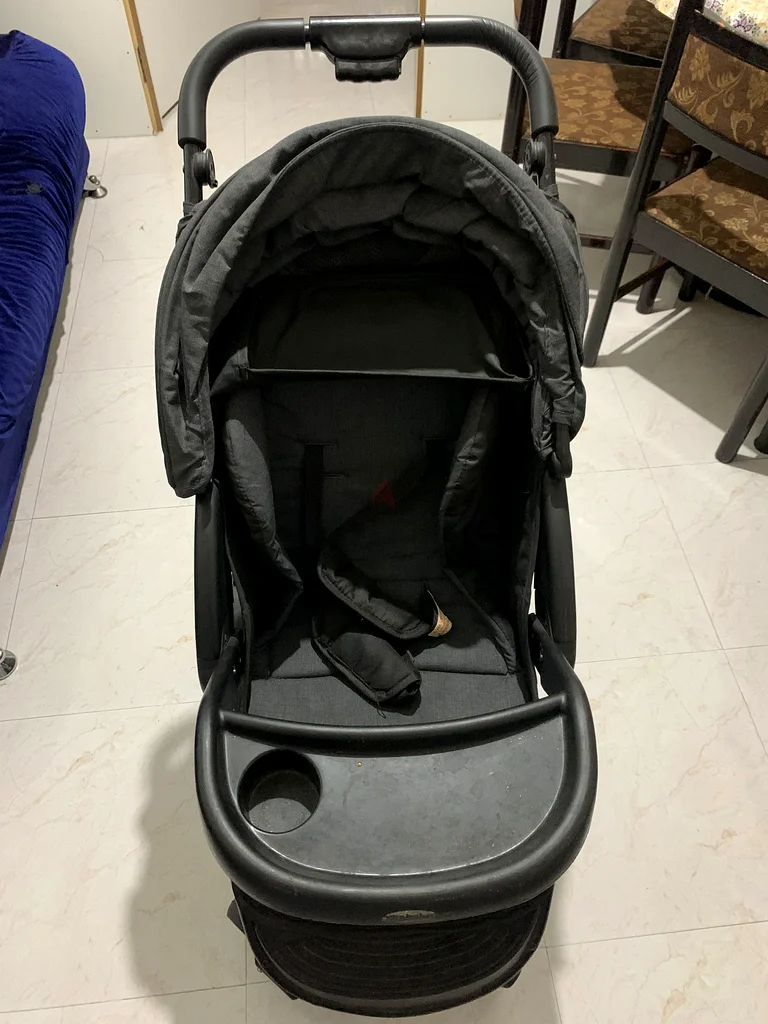 عربة أطفال عالية الجودة بحالة ممتازة!63226785602945114
