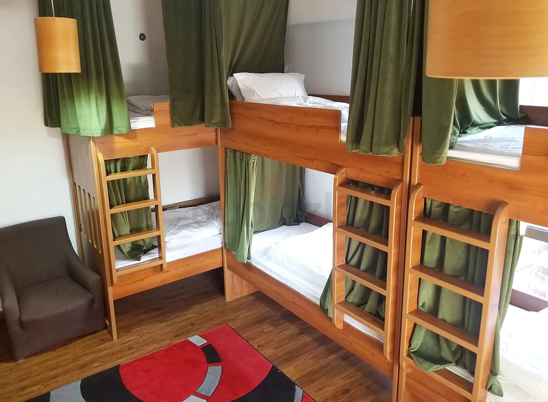Modern Wooden Bunk Bed Set with Cozy Green Drapes628638188833311126
