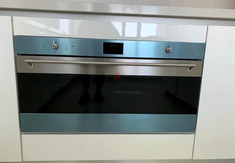فرن كهربائي مدمج معزز بسخونه متداوله من الفئة الكلاسيكية من شركة SMEG، SF9390X162933694946050111