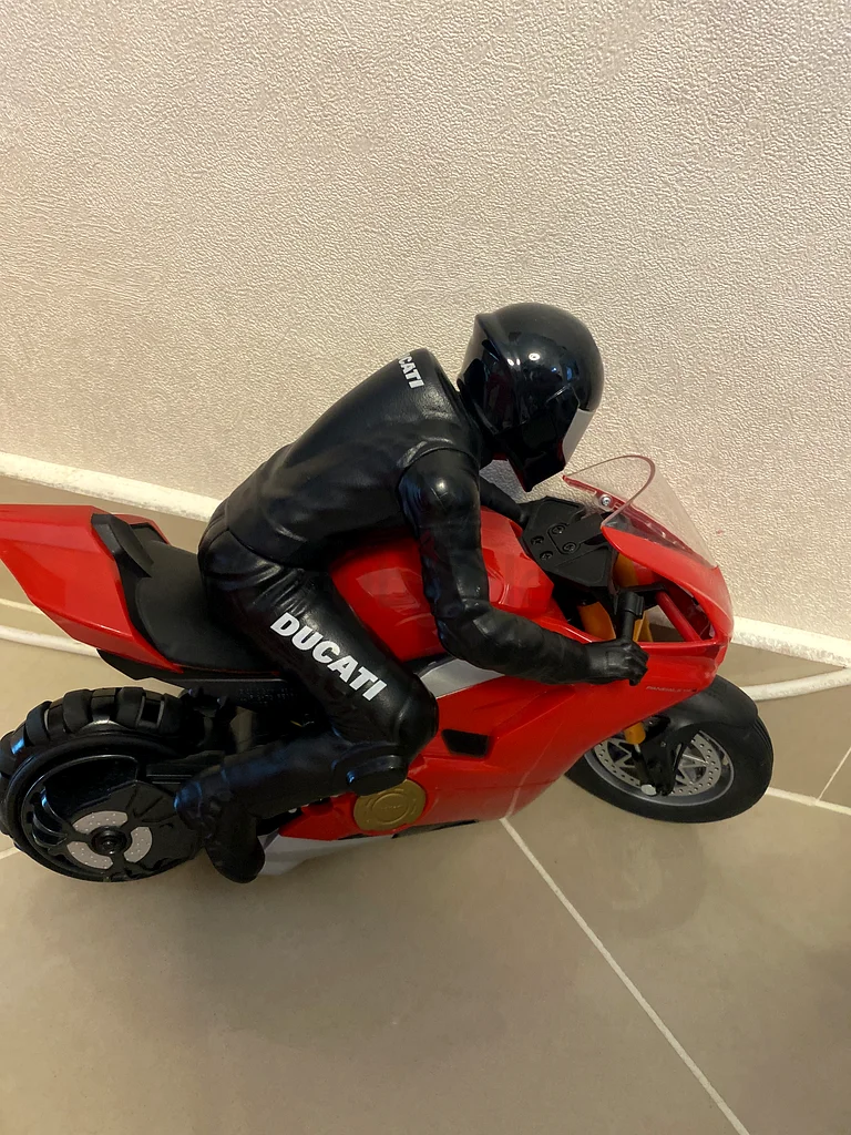 Ducati Motorcycle Figurine  and bike big size Ducati628668373249291110