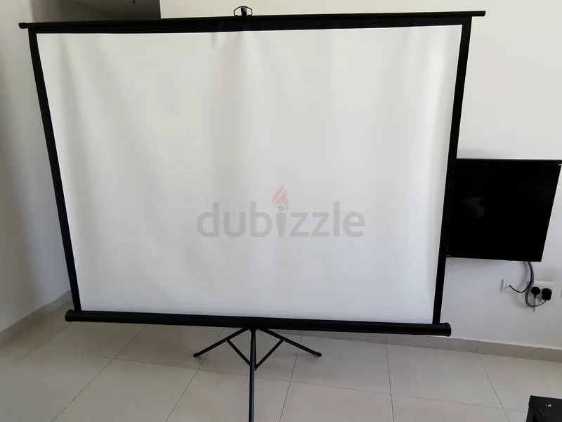 High-Quality Projector Screen for Sale! Perfect for Home or Office Use632665277815061123