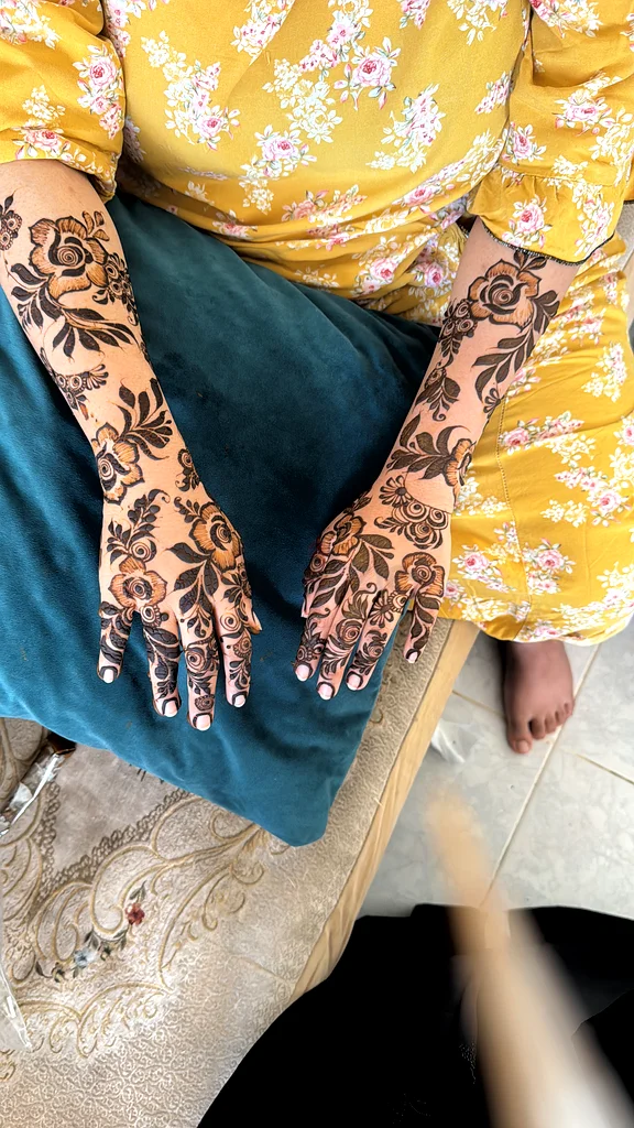 Henna Artist63221863432067114
