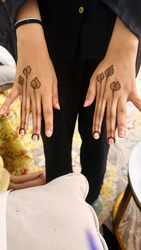 Henna Artist63221863432067112