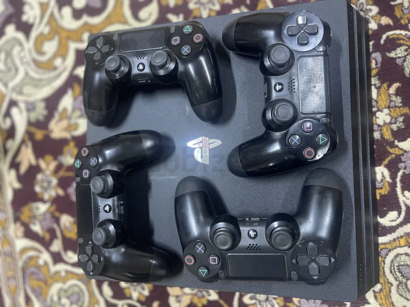 بلاي ستيشن 4 برو 4كيو 1 تيرابايت 4 وحدات تحكم 9 ألعاب62930645676673113