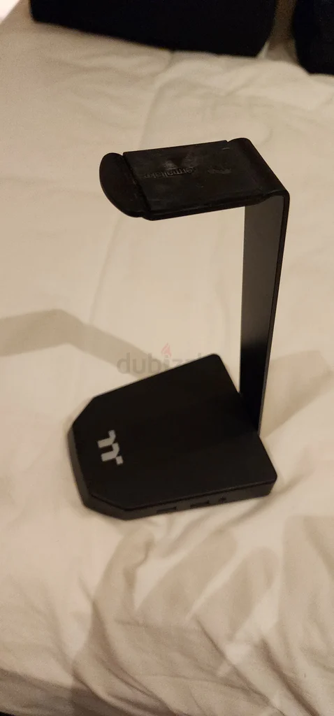 STAND FOR THERMALAKE E1 RGB HEADPHONE مع منفذ تمرير629336934401291121