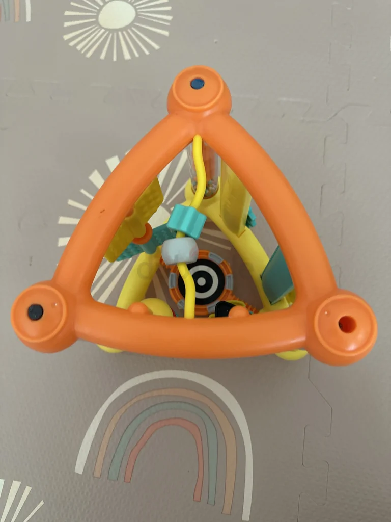 Infantino activity triangle! Colorful Activity Toy for Infants - Engage and Entertain!62930654635395113