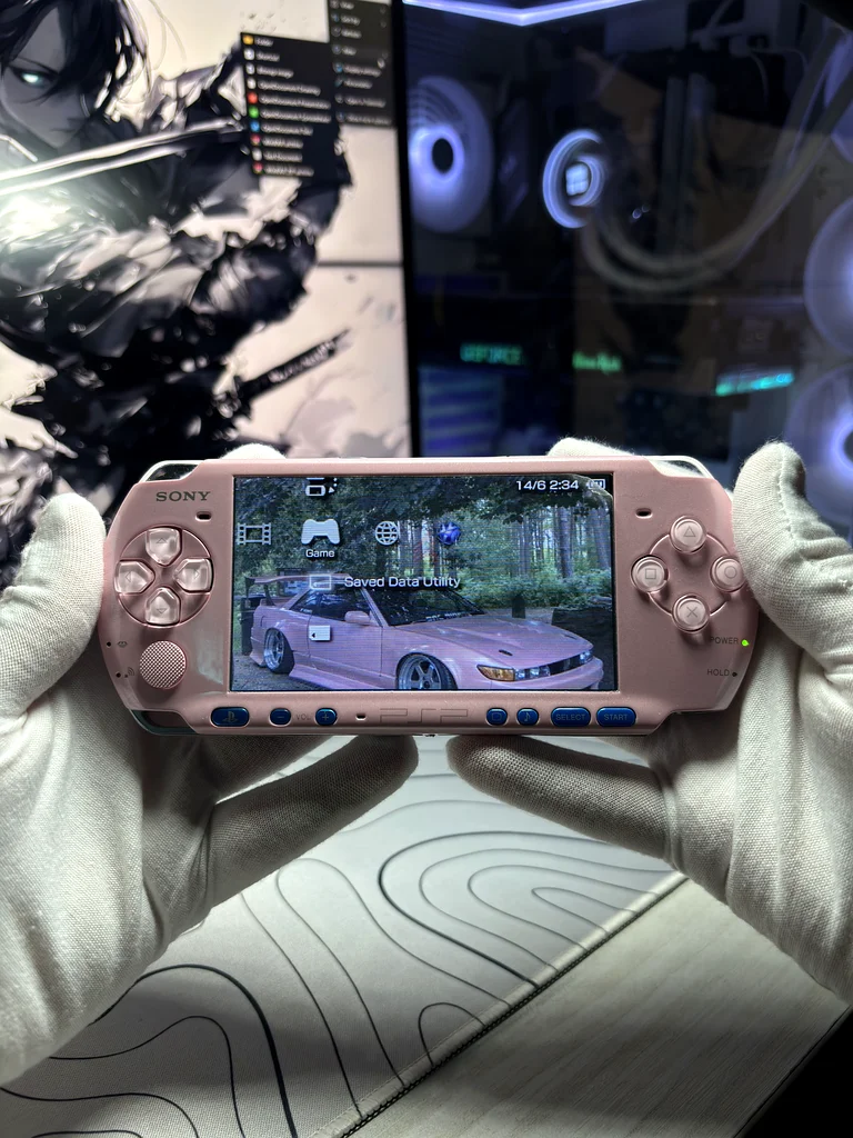 Psp custom made 130 games and 128GB ( MINT CONDTION)632307102060811127