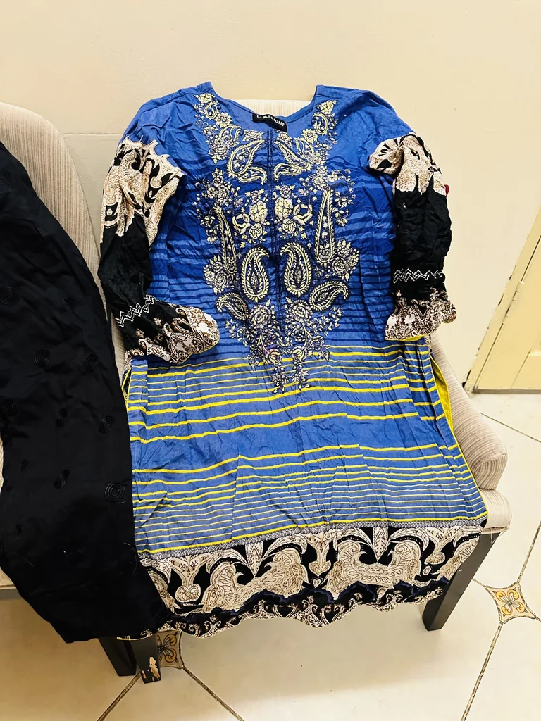 Branded Pakistani 2 peice lawn suit size medium Beautiful Embroidery chest size 2062935675174659112