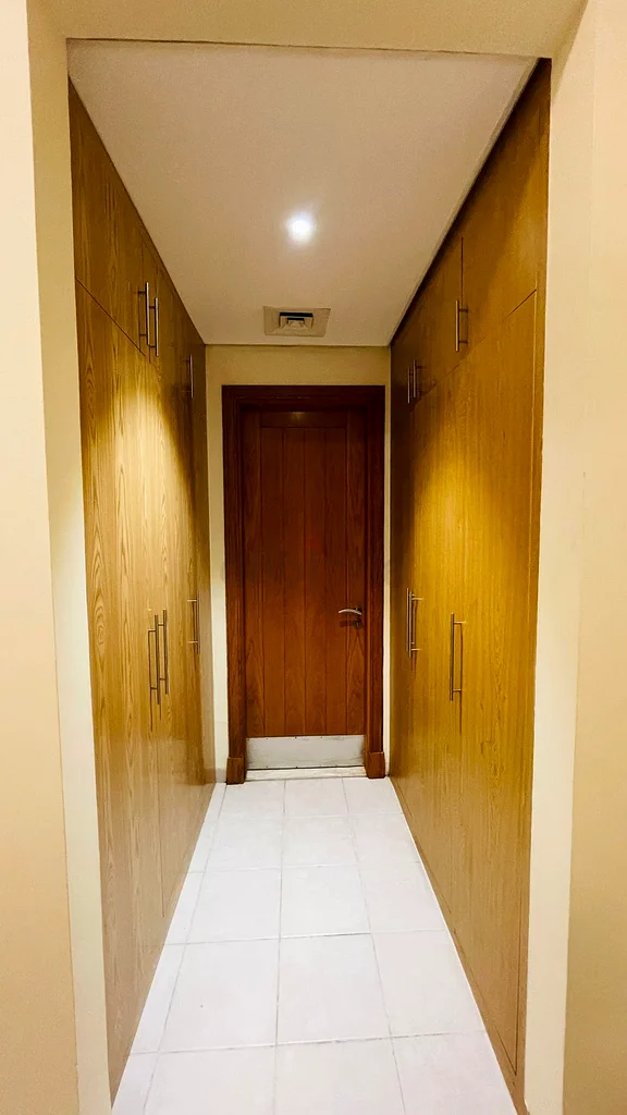 غرفة نوم رئيسية للإيجار في ديسكفري جاردنز63797914094339112
