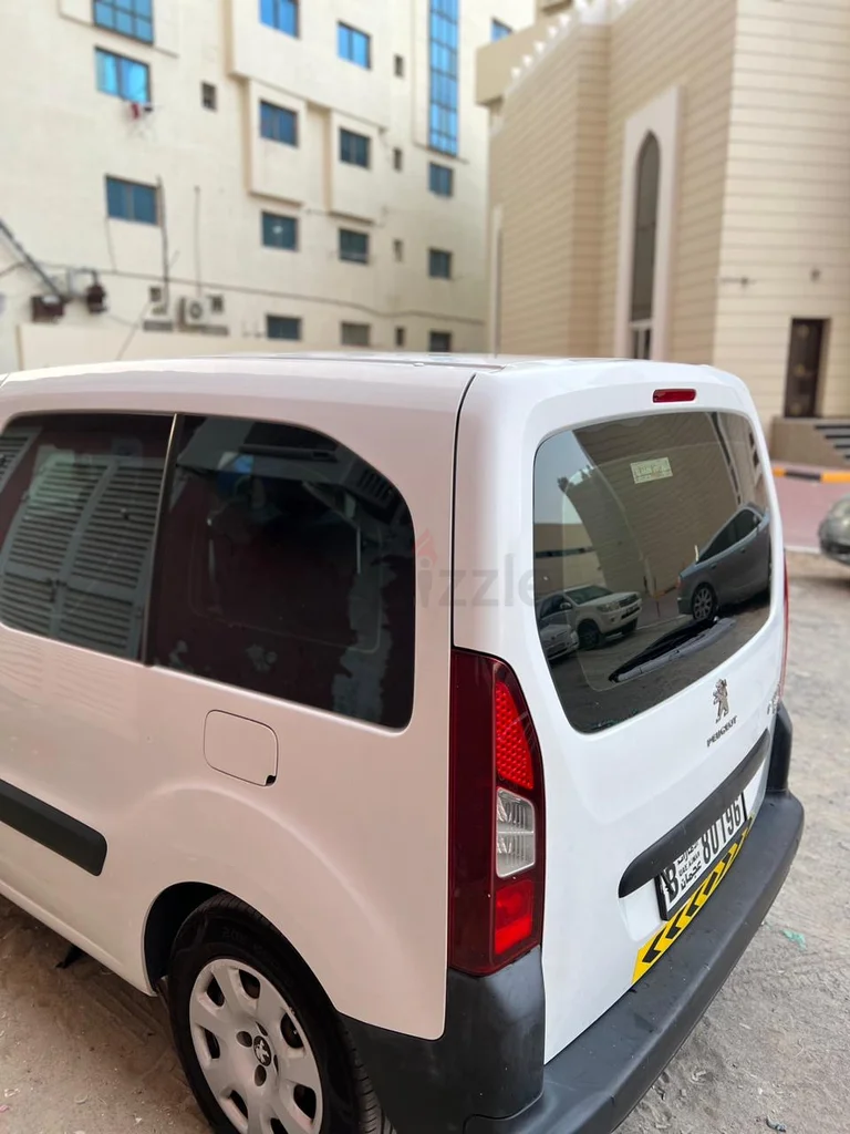 Pegeuot  Partner van 5 seater with boot space62935672016129112