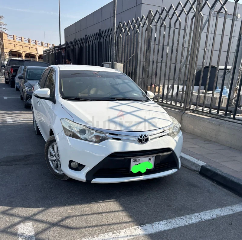 تويوتا ياريس 2014 بيضاء62863322962561116