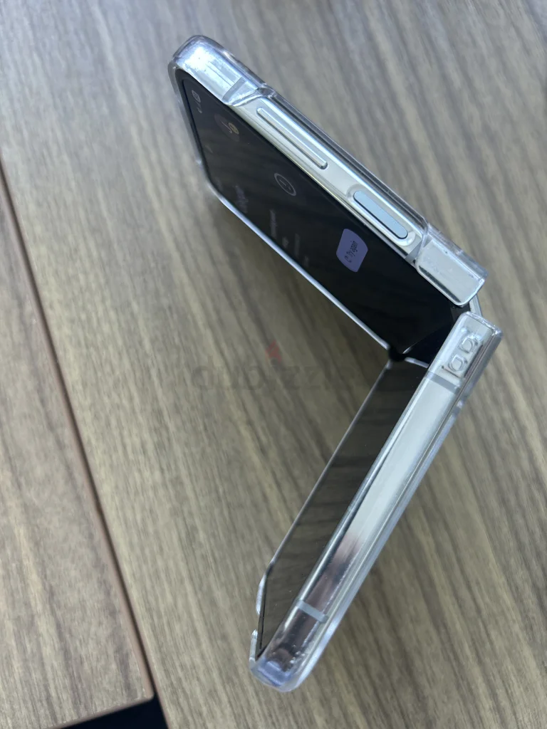 Sleek Samsung Flip 5 with Amazing Features!62929660380675111