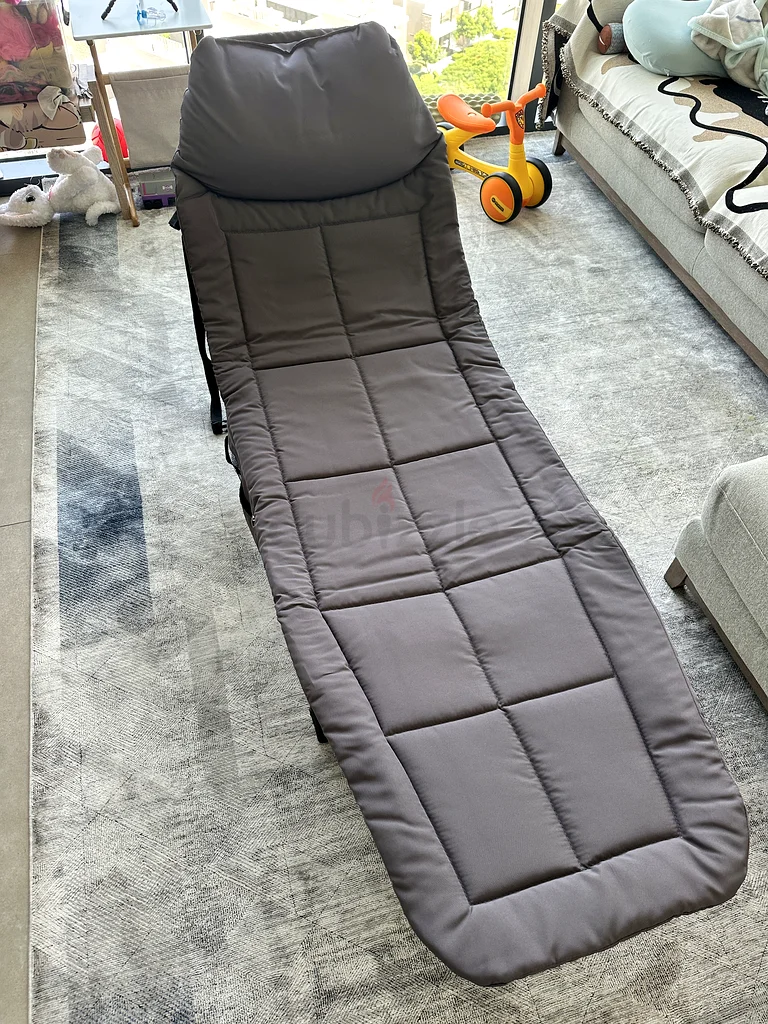 Lounge chair628638206256671111