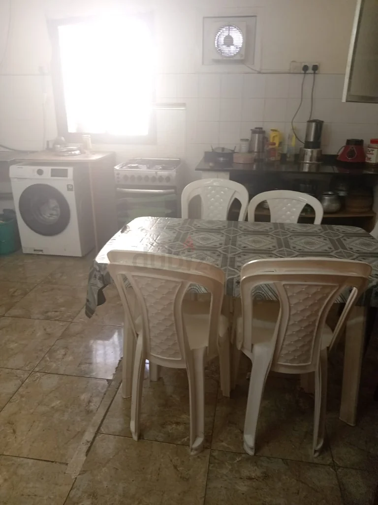 غرفة واسعة للإيجار (شهرين)62865774202369112