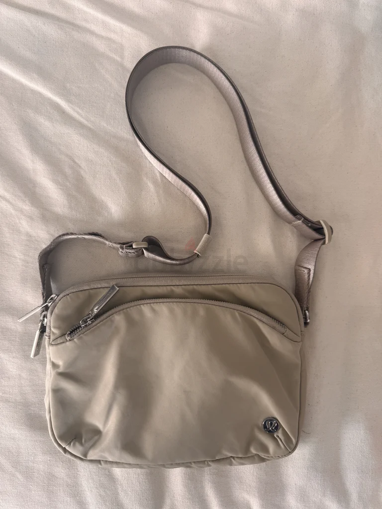 Stylish Beige Crossbody Bag for Everyday Use62935675025923111