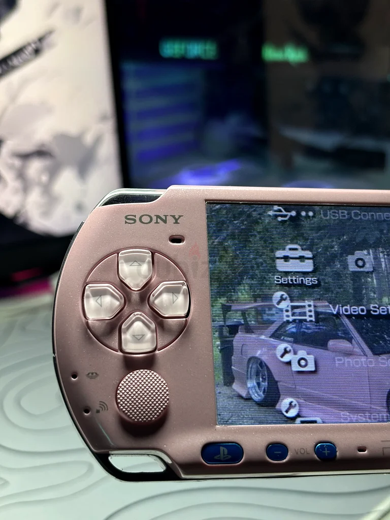 Psp custom made 130 games and 128GB ( MINT CONDTION)63230710206081112