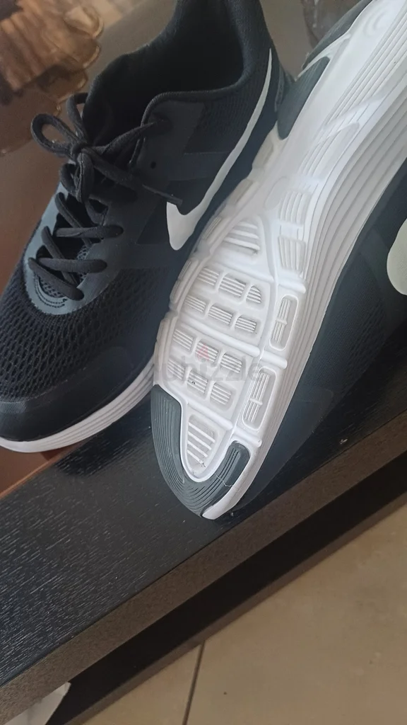 Stylish Nike Running Shoes - Unleash Your Speed!62935675105666112
