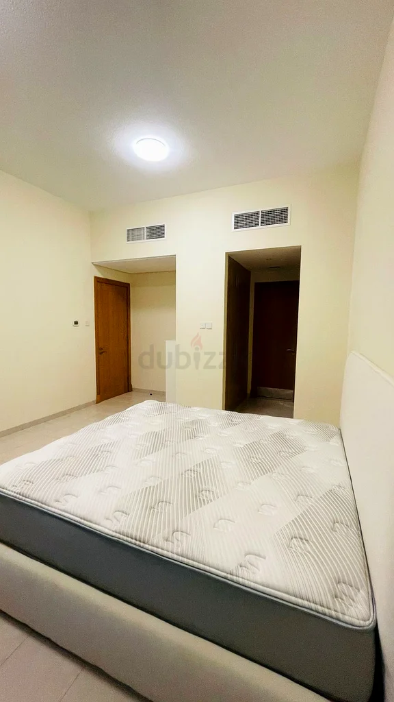 غرفة نوم رئيسية للإيجار في ديسكفري جاردنز63797914094339111