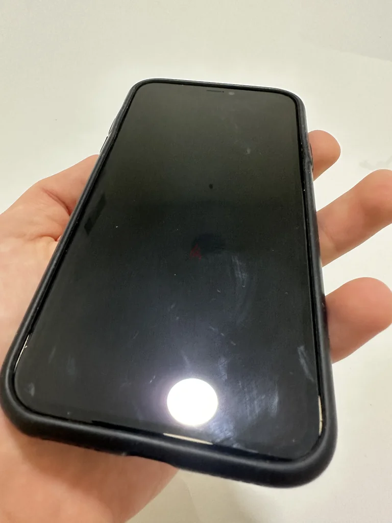 iPhone 11 - 64 جيجا بايت - أرجواني - حالة ممتازة62863824712195112