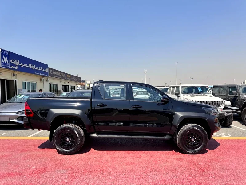 تويوتا هايلوكس 2025 تويوتا هايلوكس GR-S D/CAB P/UP 4X4 2.8 لتر ديزل ناقل حركة أوتوماتيكي إصدار خاص أسود كليًا جديد بالكامل بحالة المصنع62863764963715112