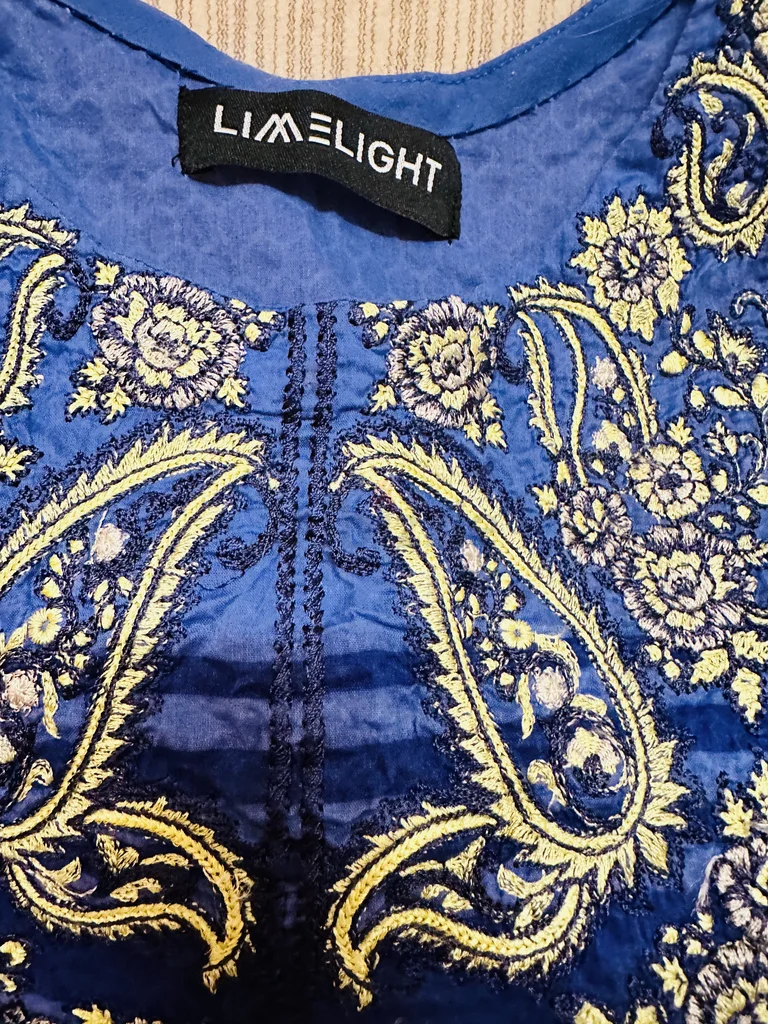 Branded Pakistani 2 peice lawn suit size medium Beautiful Embroidery chest size 2062935675174659111