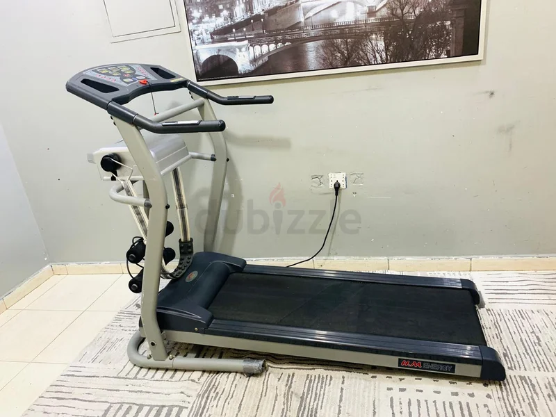 احصل على اللياقة البدنية مع هذه الآلة عالية الجودة للجري! مثالية للتمارين الرياضية في المنزل62931672403971114