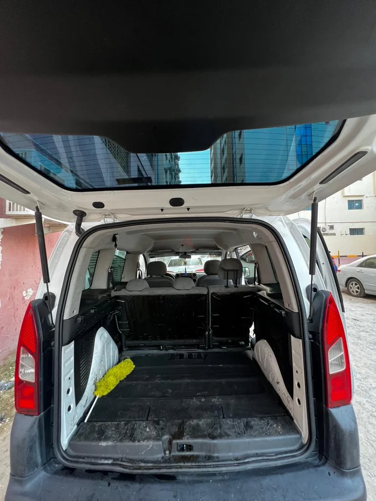 Pegeuot  Partner van 5 seater with boot space62935672016129114