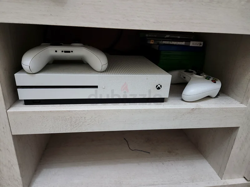 جهاز إكس بوكس ون مع تحكمات - جاهز للألعاب!62930645639939112