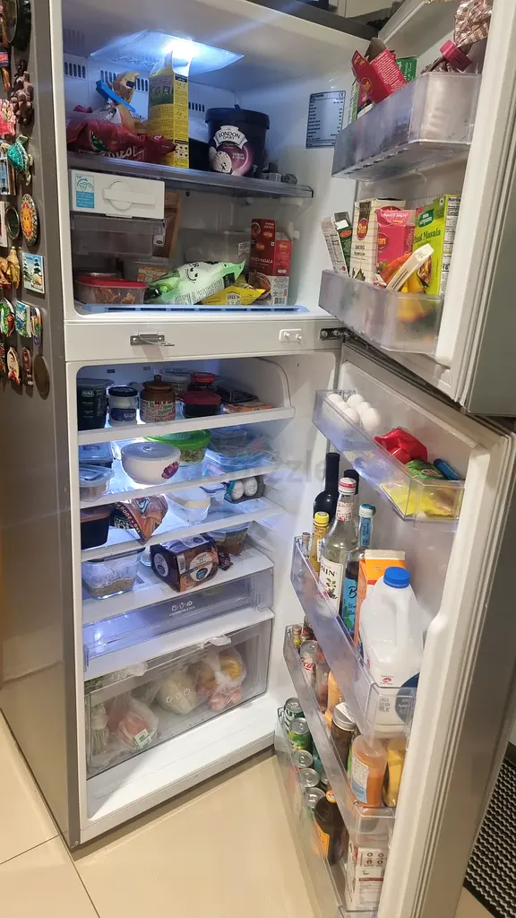 ثلاجة للبيع