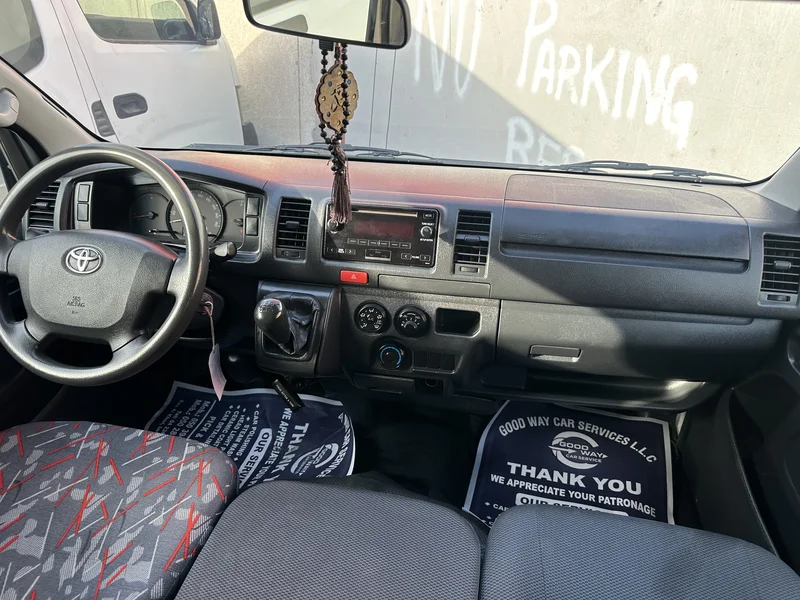 Toyota Hiace Van 201662931645364865113