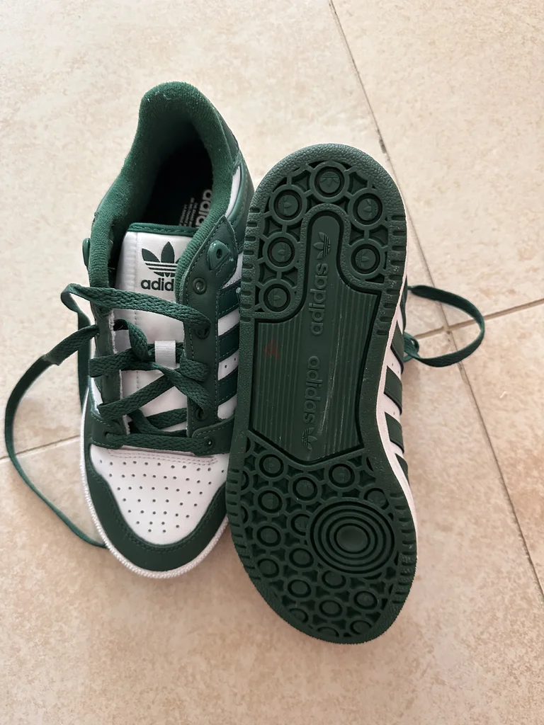 Adidas Green and White Sneakers - Stylish and Comfortable!62932695557250112