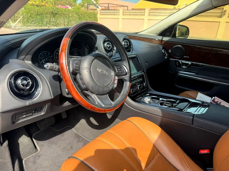2016 GCC JAGUAR XJ V6 LWB FULLY LOADED SINGLE OWNER  ACCIDENT FREE VERY LESS KM ONLY 2200063221823378177112