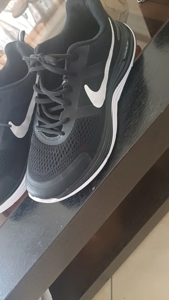 Stylish Nike Running Shoes - Unleash Your Speed!62935675105666111