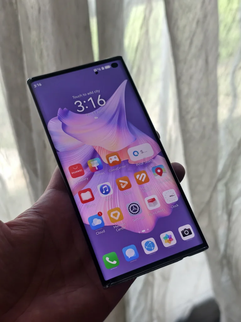 Innovative Foldable Smartphone - HUAWEI Xs 262863825665665111