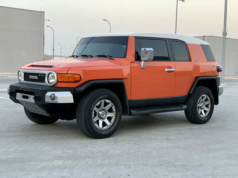 For sale, Toyota FJ type - Gulf model 2014, full agency paint except for two parts, subject to inspection.63140191492738112