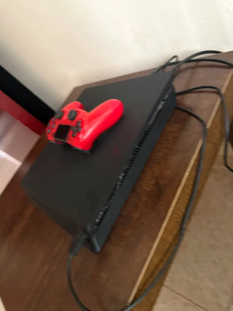 PS 4 with one controller63228830036483112